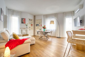 Case Ospitali - White Flat, spazioso bilocale di design in zona De Angeli, nuovo, elegante e accessoriato